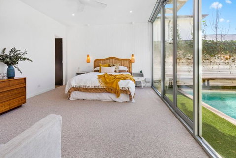 Poolside Paradise Mount Eliza - Tourism Cairns 3