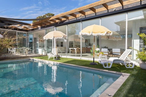 Poolside Paradise Mount Eliza - Tourism Cairns 0