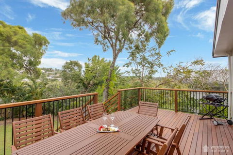 Poppies Cottage - Cooee Bay Beachside Retreat - Tourism Cairns 0
