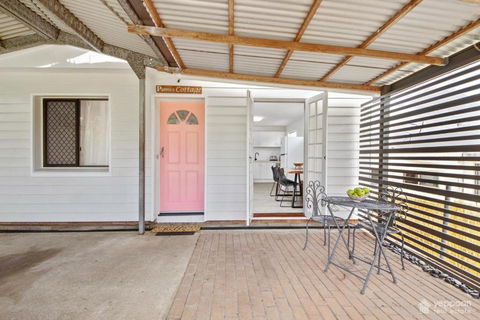 Poppies Cottage - Cooee Bay Beachside Retreat - Tourism Cairns 3