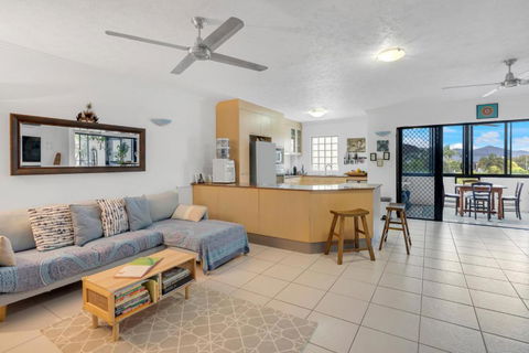 Portofino Coastal Retreat - Tourism Cairns 0