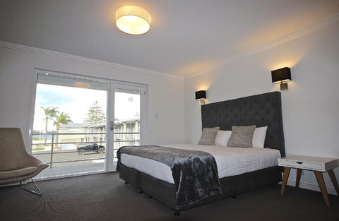 Quays Hotel - Tourism Cairns 0