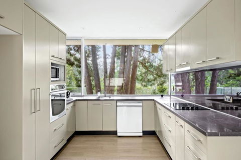 Quaint Queen Room - Central Location At Pymble - Shared Bathroom - Tourism Cairns 2