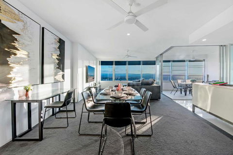 Q Tower Apartments In Surfers Paradise - From Level 3 - Self Contained & Privately Managed - Wow Stay - Tourism Cairns 1