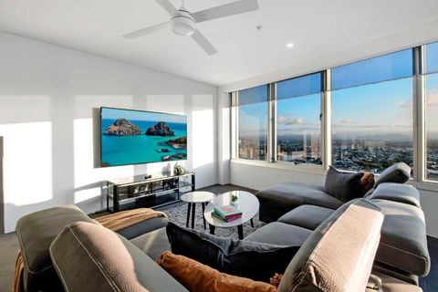 Q Tower Apartments In Surfers Paradise - From Level 3 - Self Contained & Privately Managed - Wow Stay - Tourism Cairns 2