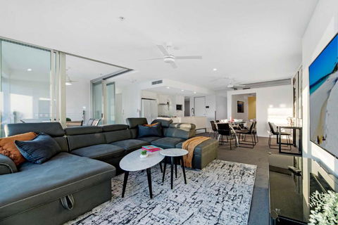 Q Tower Apartments In Surfers Paradise - From Level 3 - Self Contained & Privately Managed - Wow Stay - Tourism Cairns 3