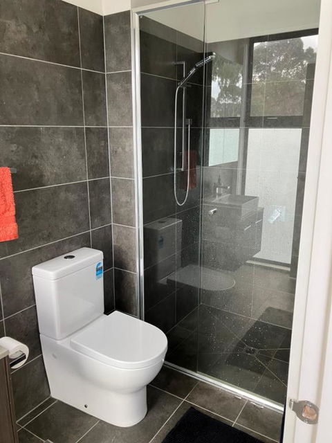 Private Room & Ensuite, In Shared Modern 2 Level Apartment - Full Use Of All Facilities - Tourism Cairns 3