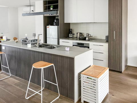 Private Room & Ensuite, In Shared Modern 2 Level Apartment - Full Use Of All Facilities - Tourism Cairns 2