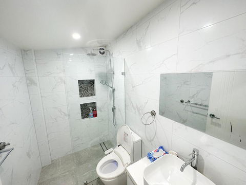 Private, Local Living Studio In Mascot, Airport - Tourism Cairns 1