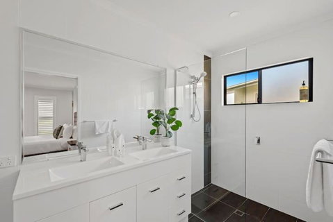 Private Mudjimba Beach Abode - Tourism Cairns 2