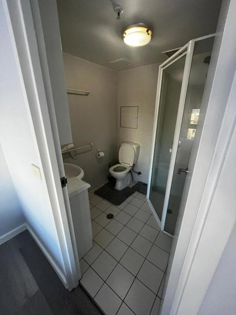Private Room With Ensuite In The CBD - Tourism Cairns 3