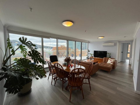Private Room With Ensuite In The CBD - Tourism Cairns 0