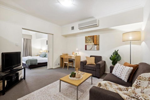 Prized Perth Retreat 1BDR - Tourism Cairns 1