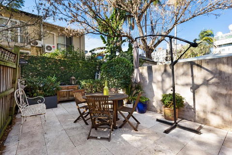 Pyrmont Self-Contained Terrace House (64 BUL) - Tourism Cairns 2