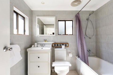 Pyrmont Self-Contained Terrace House (64 BUL) - Tourism Cairns 3