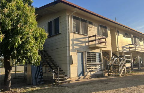 Q Lux Inn Emerald - Tourism Cairns 0