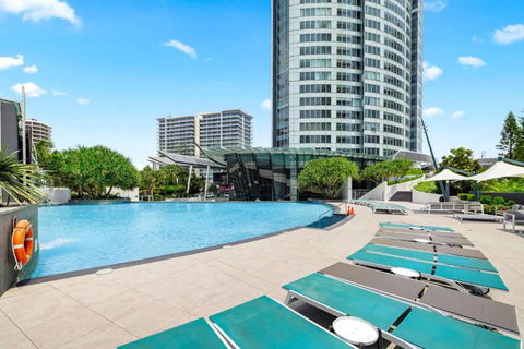 Q Tower At Surfers Paradise - From Level 3 - Private & Self Contained Apartments - Tourism Cairns 0