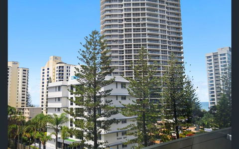 Q Tower At Surfers Paradise - From Level 3 - Private & Self Contained Apartments - Tourism Cairns 1
