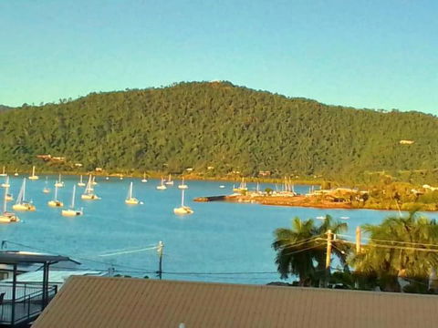 QCWA Cheerful Cottage - Airlie Beach - Tourism Cairns 0