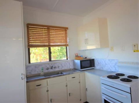 QCWA Cheerful Cottage - Airlie Beach - Tourism Cairns 2