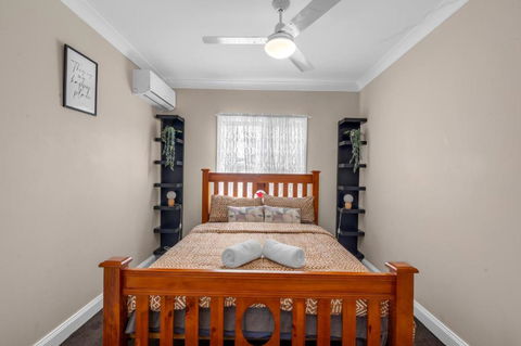 Quaint 2 Bedroom Fully Furnished Cottage - Tourism Cairns 1
