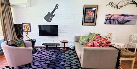 Quaint & Tranquil Subiaco 1 Bedroom Apartment - Tourism Cairns 3