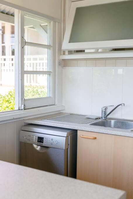 Quaint & Cosy 1 Bedroom Apartment In Queenslander. - Tourism Cairns 2