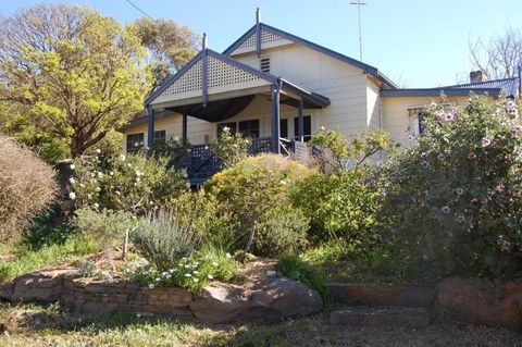 Quaint Cottage Nestled Amongst The Trees - Tourism Cairns 0