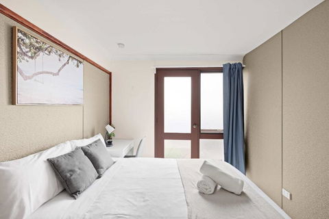 Quaint Double Room - Private Spot At Milperra - Shared Bathroom - Tourism Cairns 2