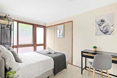 Quaint Double Room - Private Spot At Milperra - Shared Bathroom - Tourism Cairns 3