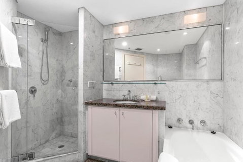Quay West 2302 Self-Catering - Tourism Cairns 2
