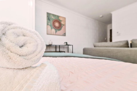 Cairns Retro Studio Charm In Edge Hill - Tourism Cairns 1