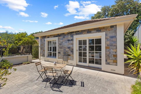 Quiet 2-Bed Retreat With Private Courtyard - Tourism Cairns 3