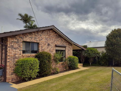 QUIET PROPERTY BY THE RIVER - Tourism Cairns 0