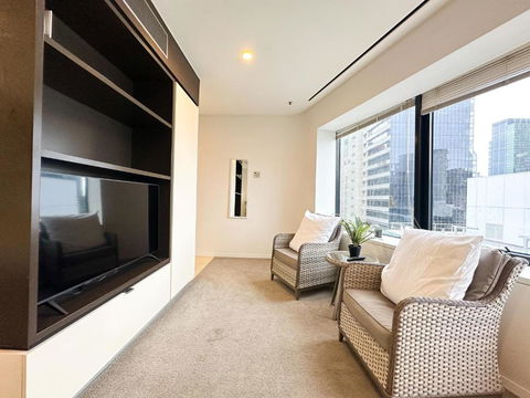 QV Central Oasis Contemporary City Getaway - Tourism Cairns 3