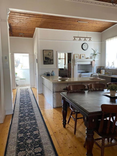 R&R Blue Diamond Luxury Cottage Maryborough, Vic - Tourism Cairns 3