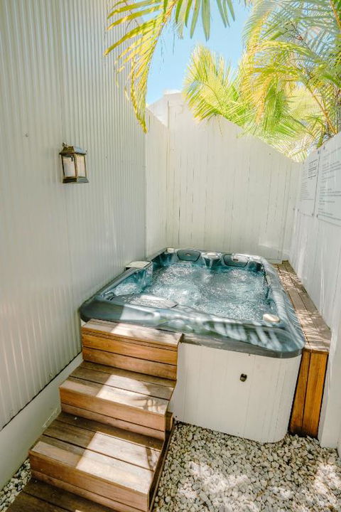 Private Outdoor Spa, Fire Pit, Cinema Room - THE COTTAGE COOLUM BEACH - Tourism Cairns 0