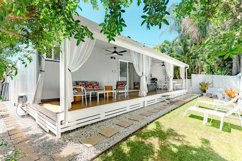 Private Outdoor Spa, Fire Pit, Cinema Room - THE COTTAGE COOLUM BEACH - Tourism Cairns 2