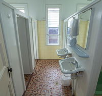 Australian Hotel - Tourism Cairns