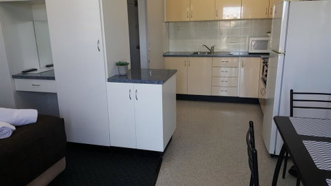 AZA Motel - Tourism Cairns 3