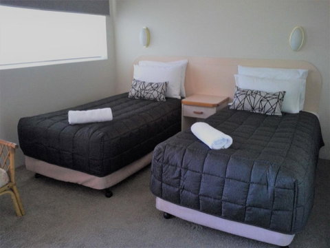 AZA Motel - Tourism Cairns 1