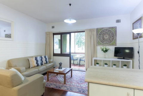 B2 Broadway Abode Close To Swan River, UWA & Hospitals - Tourism Cairns 3