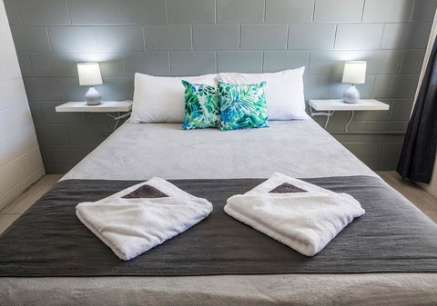 Banjo Paterson Motor Inn - Tourism Cairns 0