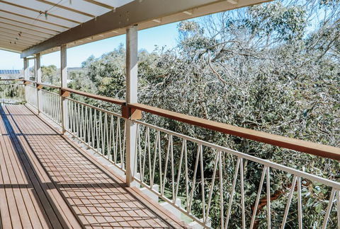 Banksia Beach House - Tourism Cairns 0