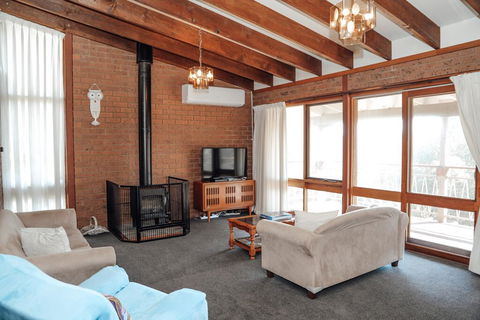 Banksia Beach House - Tourism Cairns 1