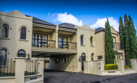 Banyan Place - Tourism Cairns 0