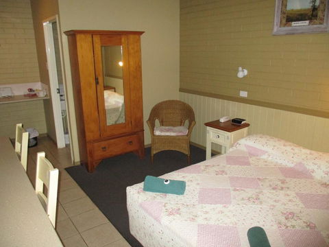Barcaldine Country Motor Inn - Tourism Cairns 1