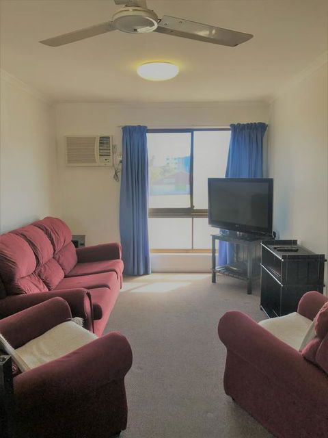 Bargara Beach Motor Inn - Tourism Cairns 3