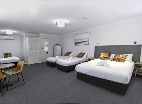 Batemans Bay Hotel - Tourism Cairns 2