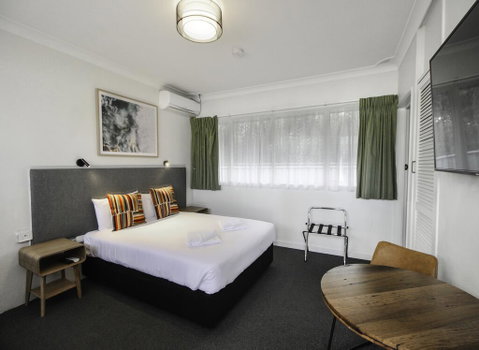 Batemans Bay Hotel - Tourism Cairns 1